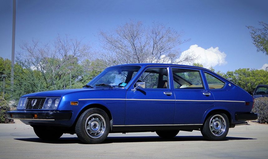 [... Bild: Lancia Beta Berlina von 1975 in blau  ...]